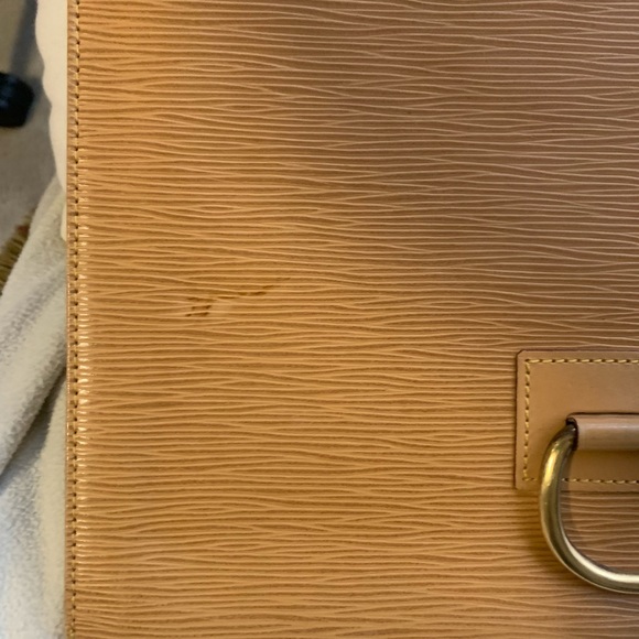 Louis Vuitton Epi Lena 32 Beige Clutch - Picture 10 of 16